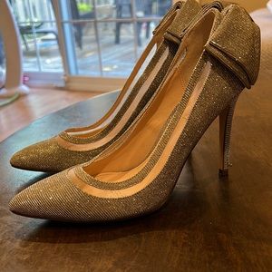 Nine West sparkly silver shoe with bow - size 8